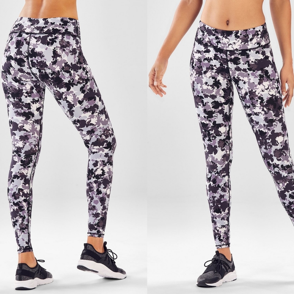 Fabletics Mid-rise PowerHold 7/8 XS Printed Black and Gray Leggings